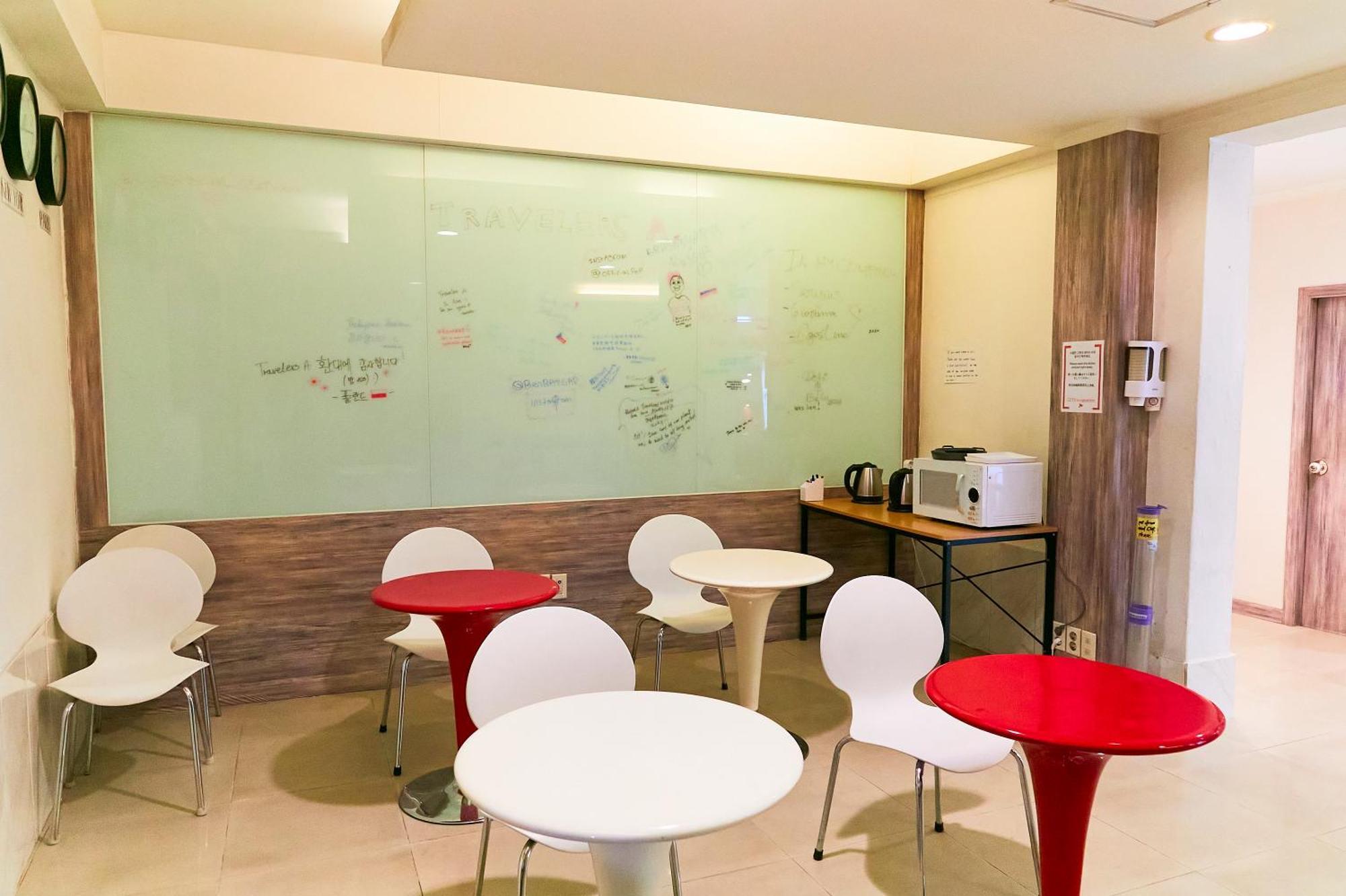 Travelers A Korea Hostel Сеул Экстерьер фото
